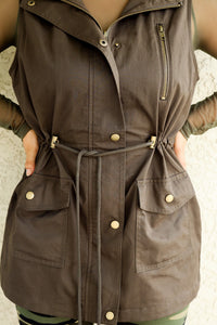 Snap Back Utility Hooded Vest In Dark Olive